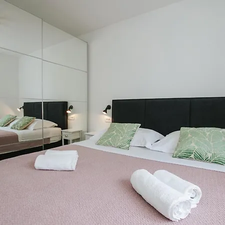 Spacious Luxury アパート