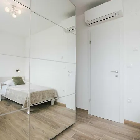Spacious Luxury * トロギール